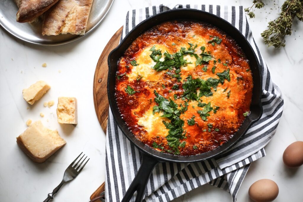 Recipe Baked Eggs with Tomato and Fennel GRAM Magazine