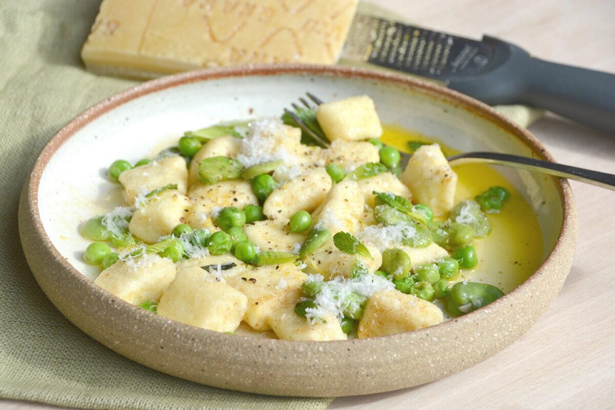 Fabrizia’s Ricotta Gnocchi With Peas, Broad Beans and Mint Gnocchi